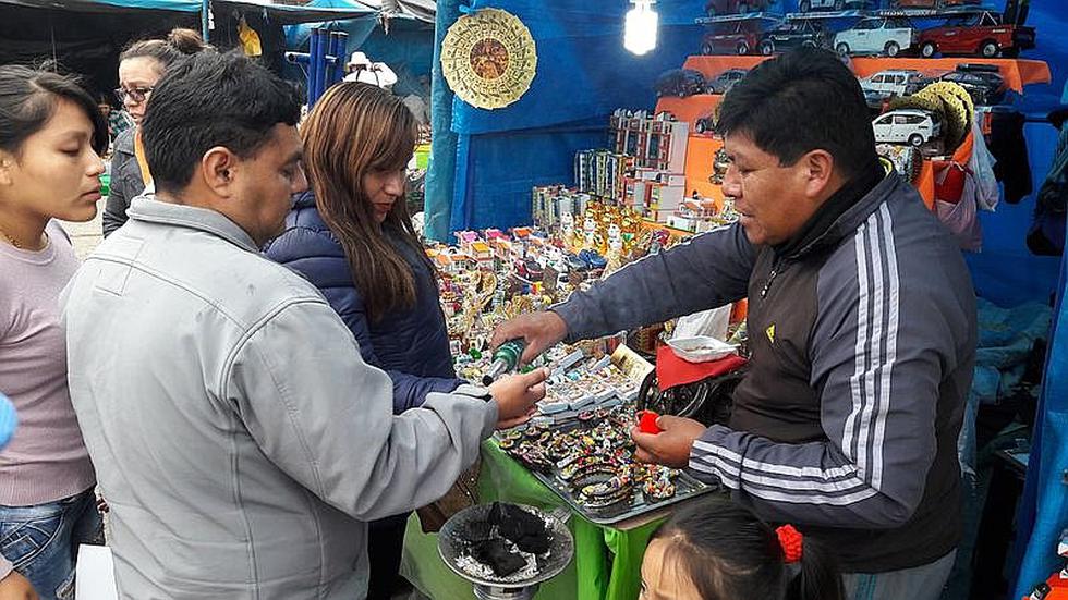 Casas y autos, los más requeridos en la popular feria de Alasitas