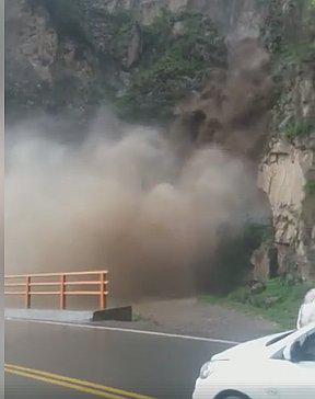 Aumenta el caudal de la catarata de "Sanchicon" en la  vía hacía Otuzco  (VIDEO)