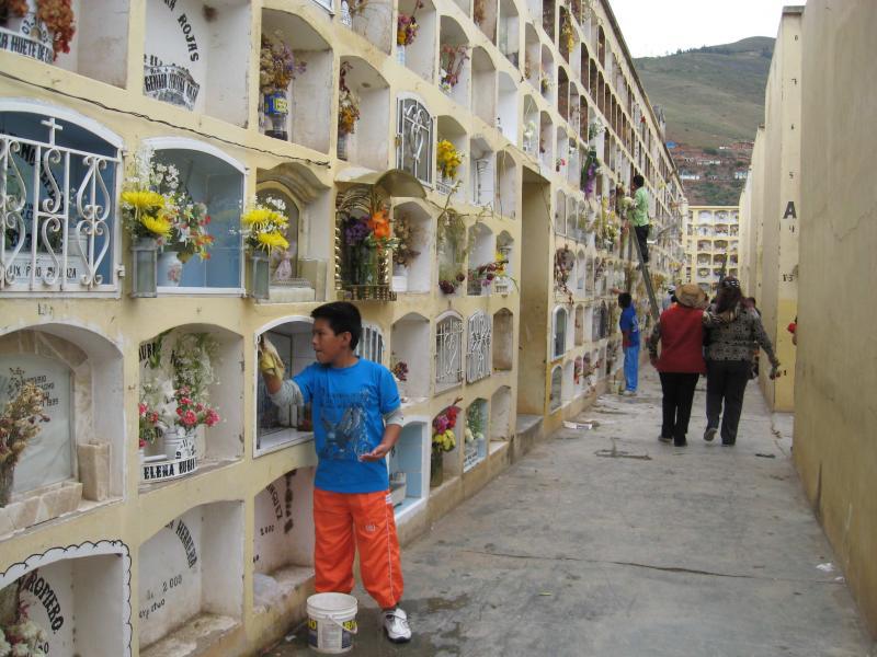 Quedan 28 nichos en cementerio general de Huánuco