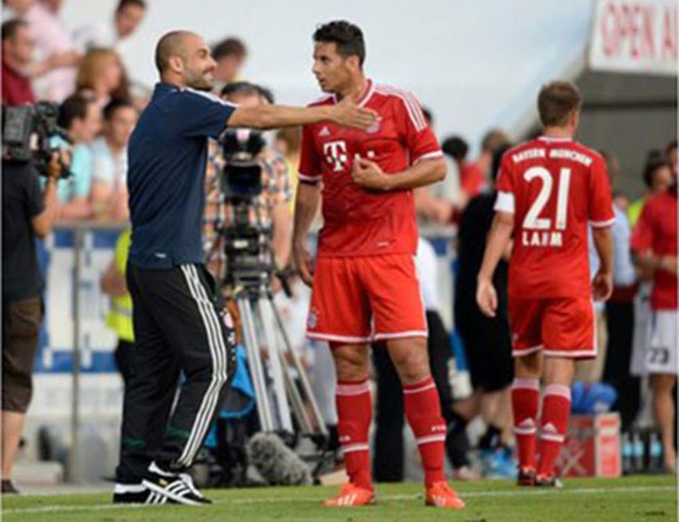 Claudio Pizarro y Pep Guardiola tuvieron tensa discusión en amistoso del Bayern Munich