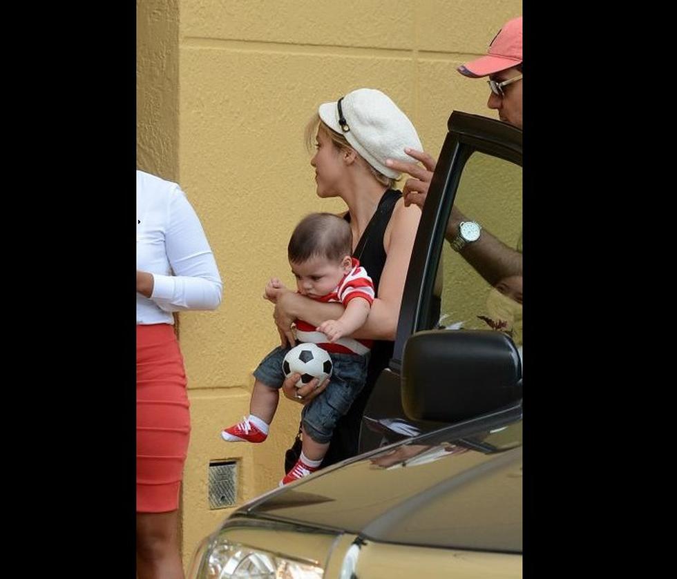 Shakira y su bebé dieron sorpresa a Piqué