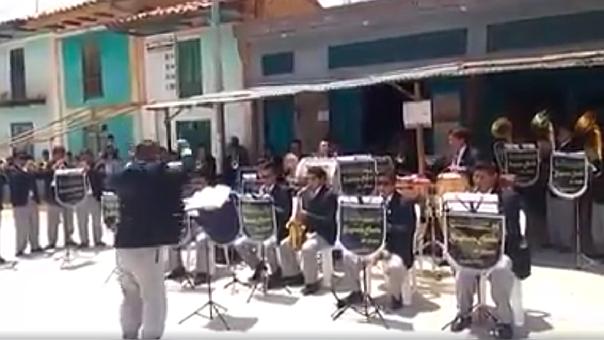 Dragon Ball: Orquesta jaujina es popular al interpretar las canciones del conocido anime (VIDEO)