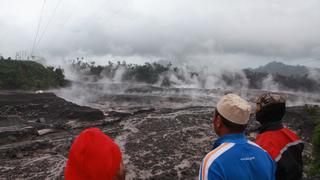 Indonesia: Autoridades evacúan alrededor de 2.000 personas por la erupción de volcán en la isla de Java