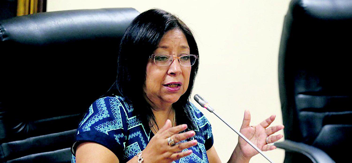 María Elena Foronda es criticada por contratar a terrorista en el Congreso