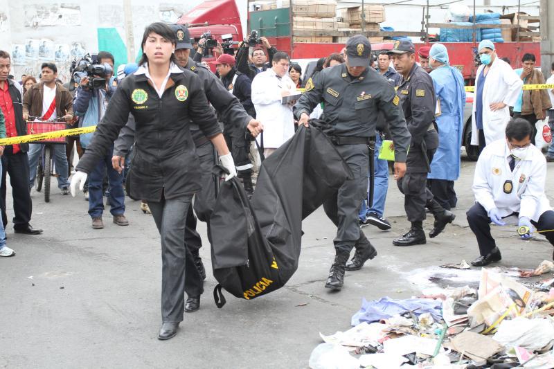 Hallan más restos de víctima descuartizada en cementerio El Ángel 