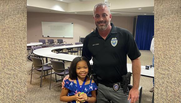 La policía de Florida premió a la valiente Journee. (Foto: Twitter West Palm Beach PD)