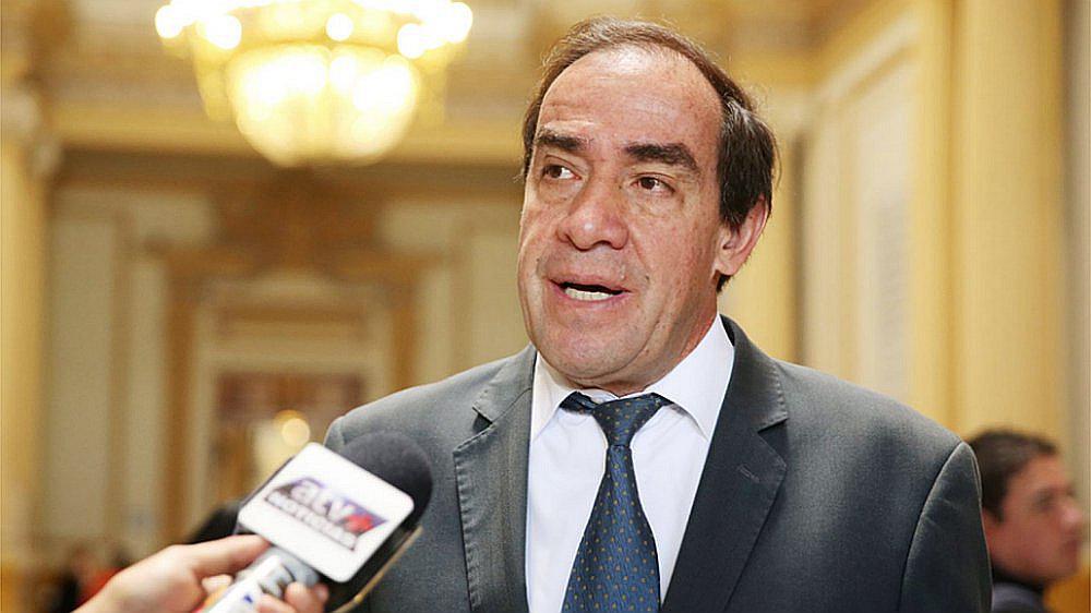 Yonhy Lescano tildó de hipócritas a fujimoristas y apristas por pedir renuncia de Chávarry
