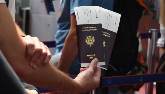 España levanta las restricciones a los viajeros procedentes de Perú y otro países. (Foto: Eric PIERMONT / AFP).
