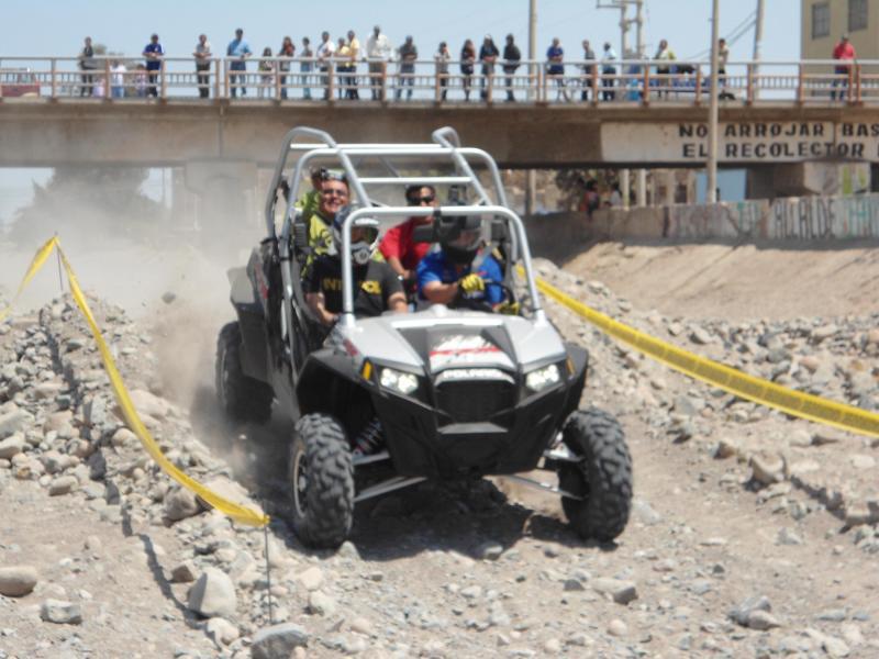 Pilotos peruanos del Dakar 2013 realizan exhibición Off Road 