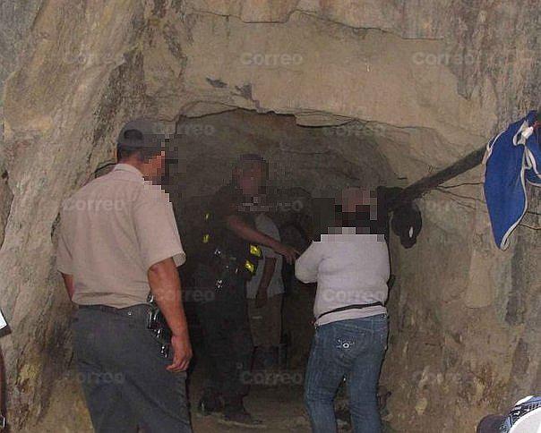 Menores mueren asfixiados en socavón de mina de carbón 