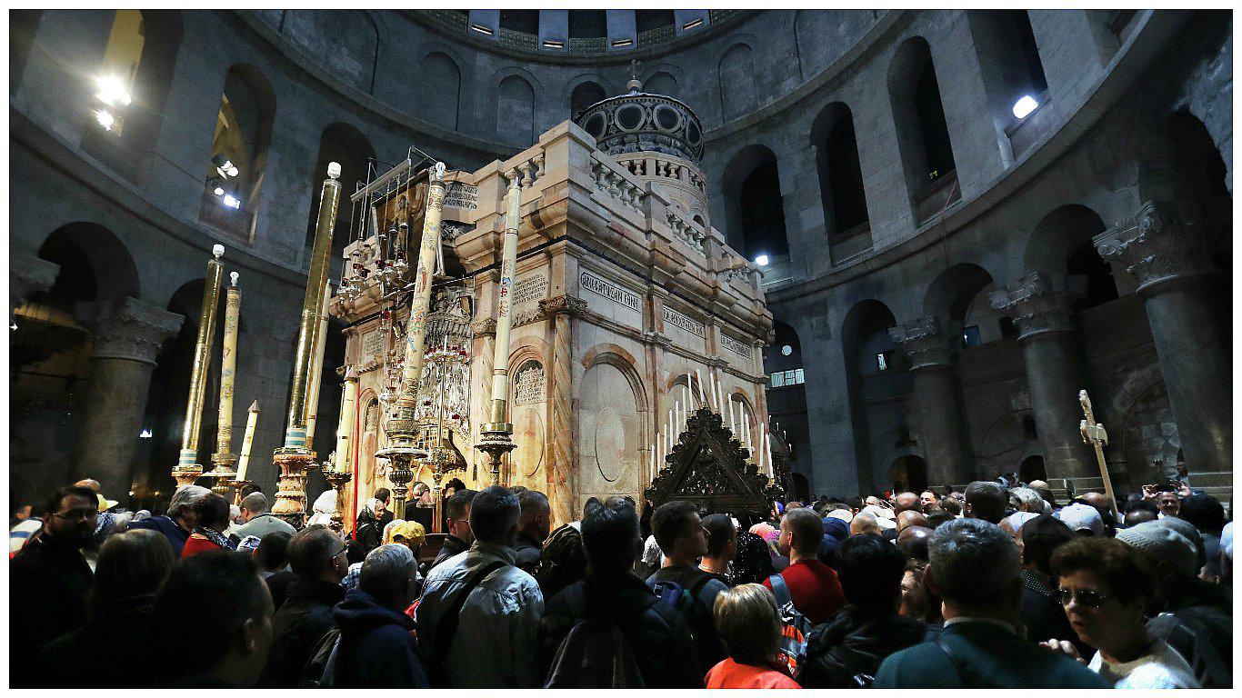 Semana Santa: tumba de Jesús fue remodelada y fieles acudieron (VIDEO)
