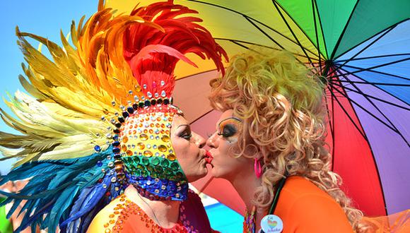 Facebook acepta reunirse con drag queens para tratar política de identidad