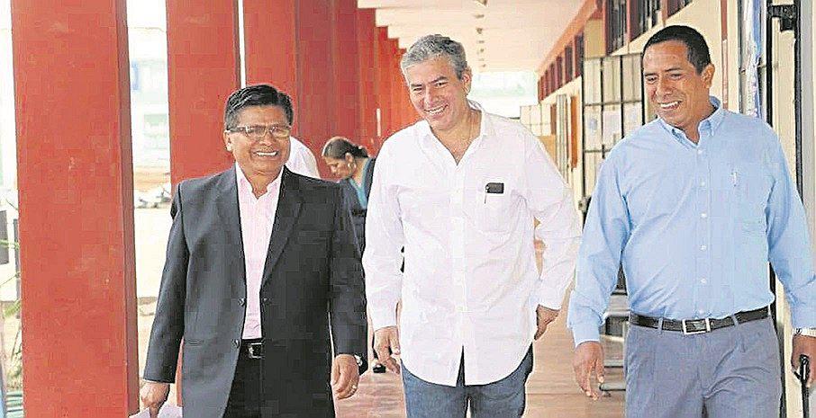 Exfuncionario y pareja de consejera en dificultades