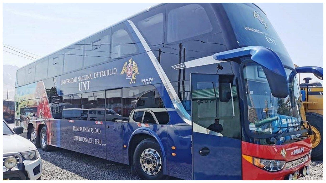 UNT pone a disposición del personal de salud dos buses para su transporte