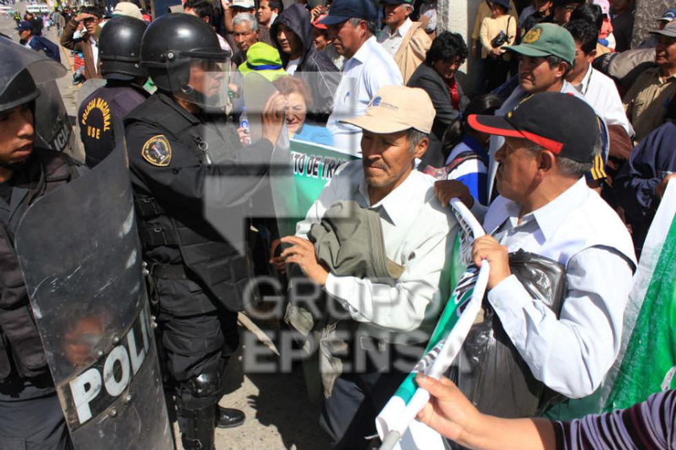 Violencia en protesta contra ley Servir: PNP usa "pinochito" para repeler a protestantes 