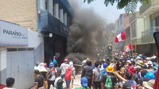 Arequipa: Queman y destruyen sedes de la Fiscalía y del Poder Judicial en Camaná (FOTOS y VIDEO)