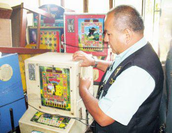 Máquinas tragamonedas chinas invaden el valle y ande liberteño