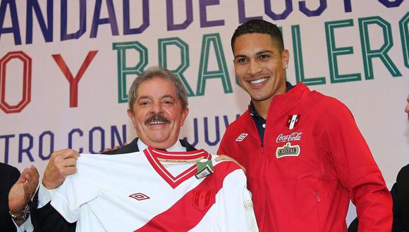 Paolo Guerrero regaló camiseta de Perú a ex presidente Lula da Silva