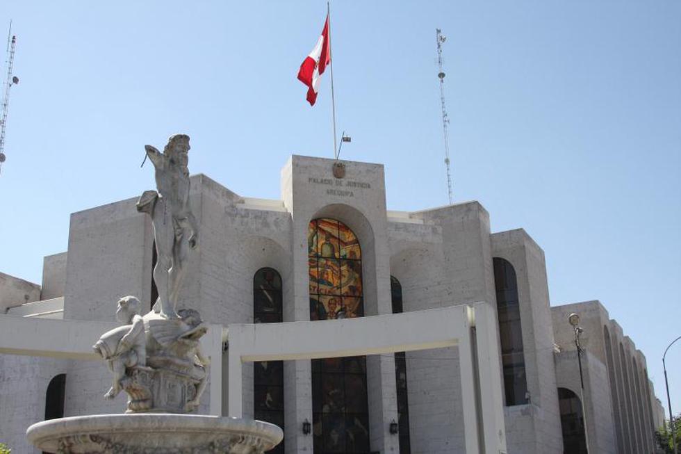 Restauran escultura de Neptuno en Plaza España