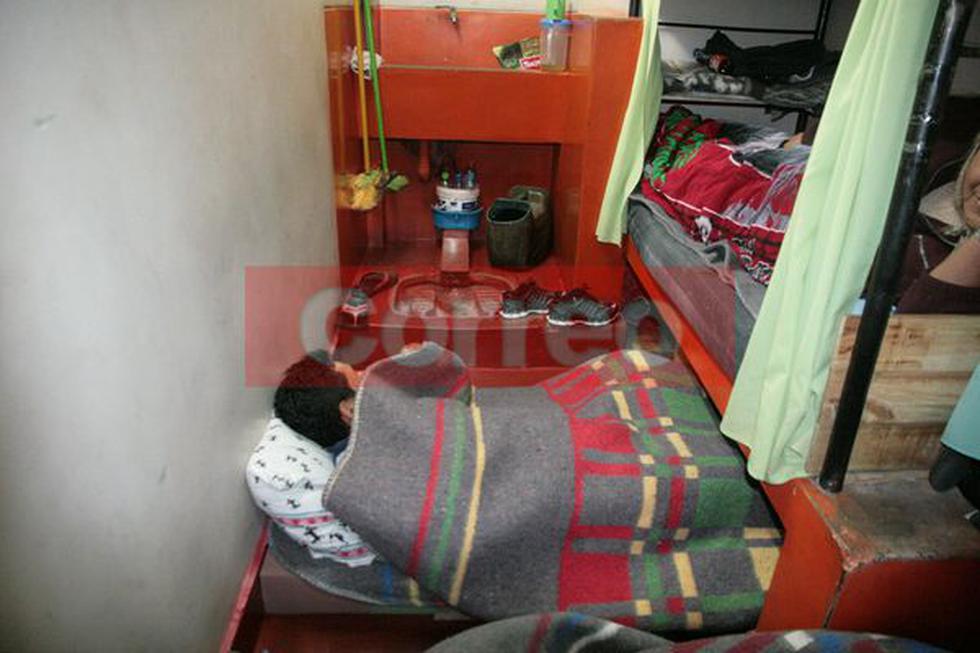 Presos duermen en pasillos de penal hacinado de Tacna