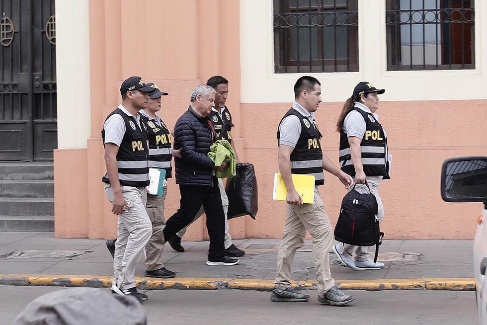 César Villanueva y otros detenidos fueron trasladados al Poder Judicial para control de identidad