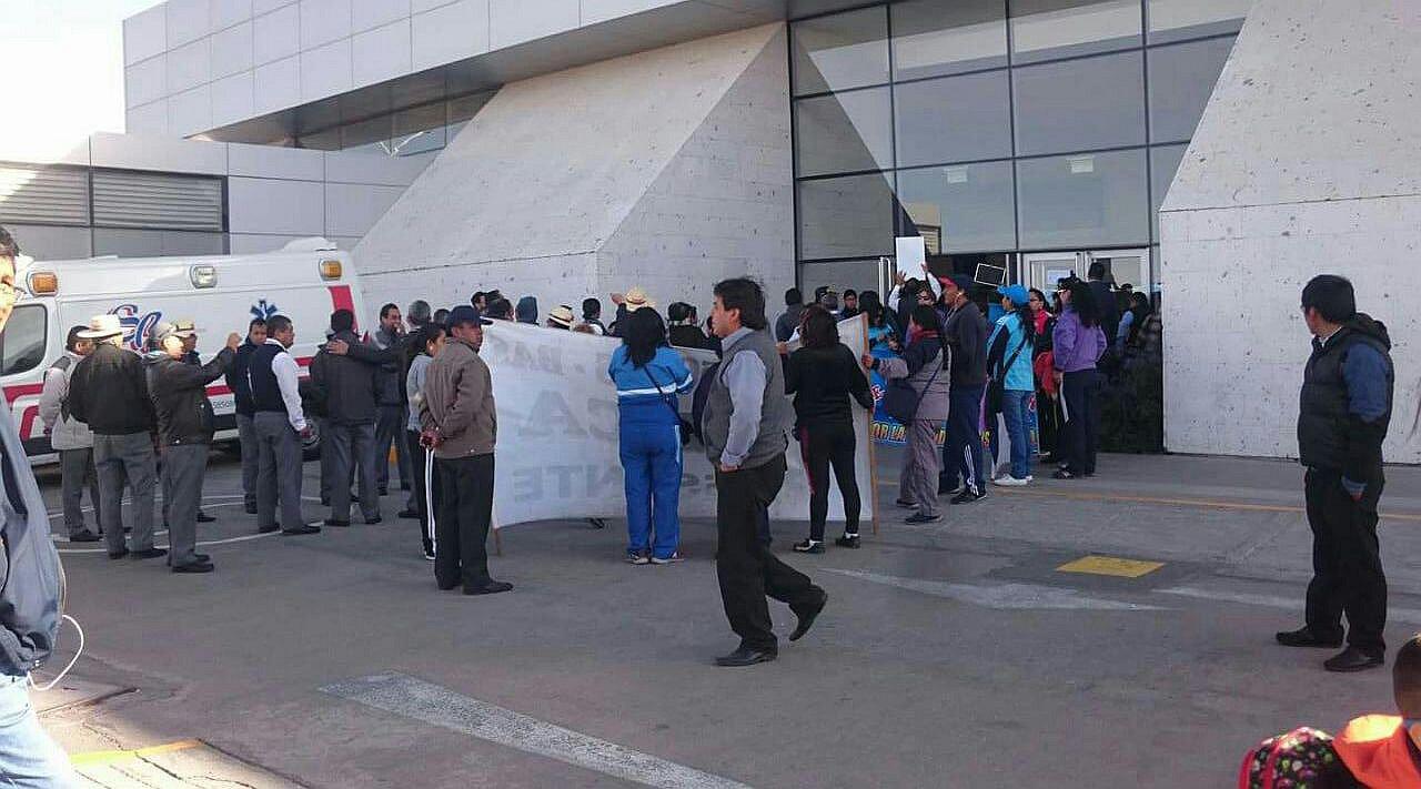 Arequipa: profesores en huelga  intentan tomar el aeropuerto Alfredo Rodríguez