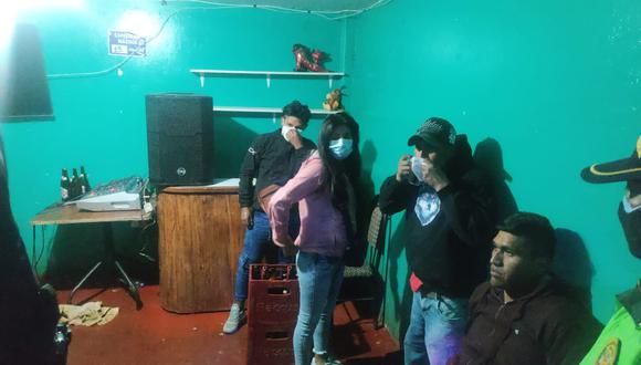 Policía Nacional interviene ‘fiestas COVID’ en pleno toque de queda en Arequipa. (Foto: Difusión)