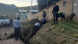 Policías de Ccochaccasa realizan acción solidaria y devuelven el agua potable a familias