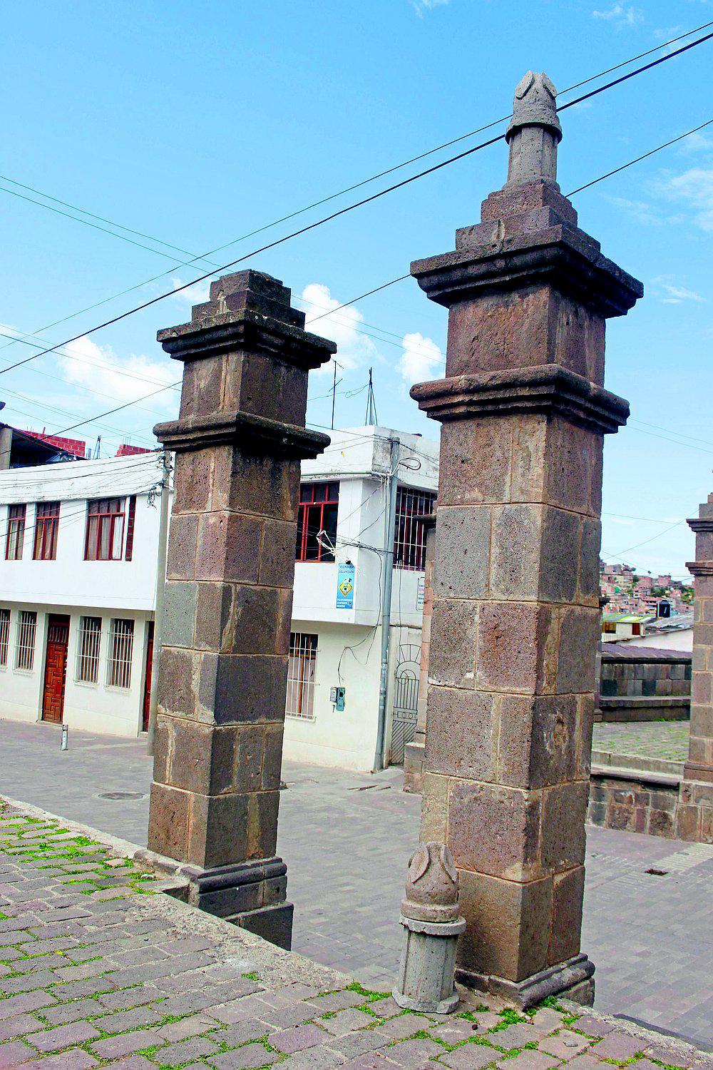 Puno: Arco Deustua se cae a pedazos y ninguna autoridad dice nada