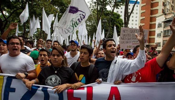 Estudiantes protestaron contra Nicolás Maduro