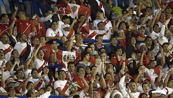 El emocionante momento en que peruanos cantaron a 'todo pulmón' el Himno Nacional (VIDEO)