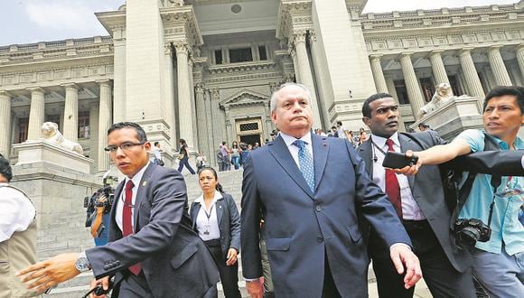 Premier Pedro Cateriano defiende decisión de Ollanta Humala y alude a “fugas” y “renuncias”  