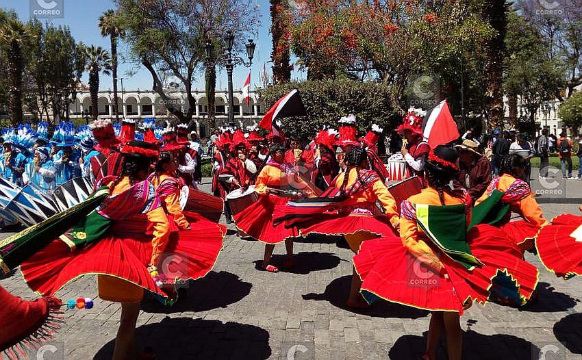 Residentes de Huancané celebran 191 años de creación política (VIDEO)