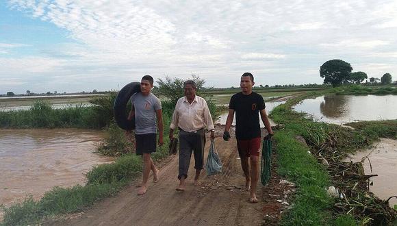 Tumbes: Rescatan a un hombre atrapado por la creciente del río