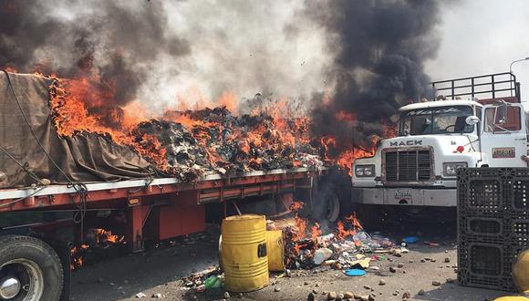Nicolás Maduro ordena quemar camiones con ayuda humanitaria (VIDEO)