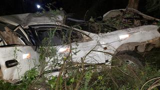 Dos personas mueren tras despiste y caída de auto en abismo de 200 metros en Cusco