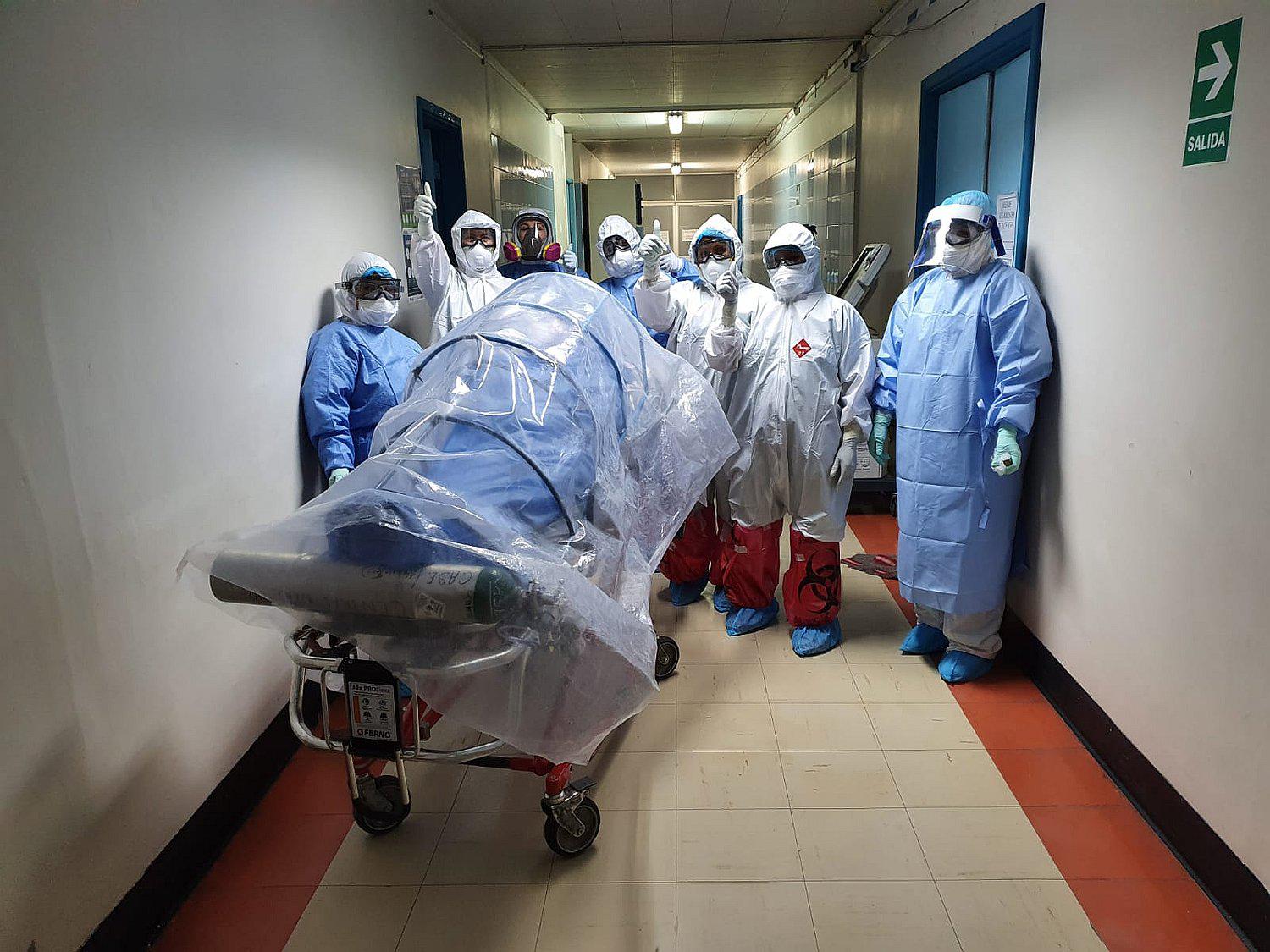 ​Policía sale de UCI y vence al coronavirus en Arequipa