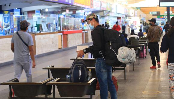 Pasajeros vuelven a viajar desde el terminal de Arequipa| Foto: Eduardo Barreda