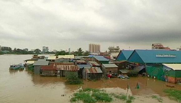 83 muertos y 800 mil afectados por inundaciones en Camboya