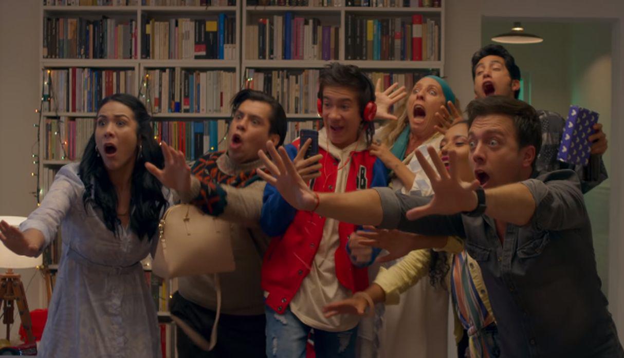 “Sí mi amor: La Película”, la cinta peruana que protagonizan Julian Zucchi y Yiddá Eslava, acaba de estrenar su tráiler oficial. (Foto: Captura de video)