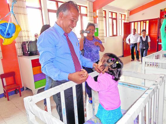 Solórzano visita albergue 