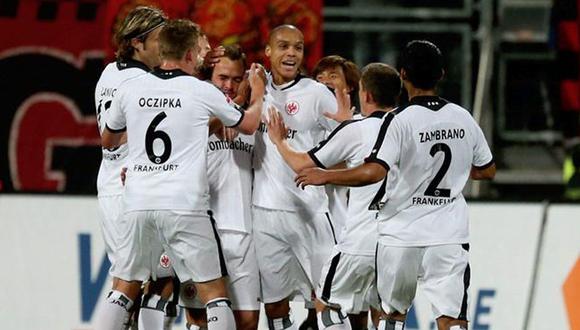 Eintracht Frankfurt con Carlos Zambrano venció 2-1 al Nuremberg