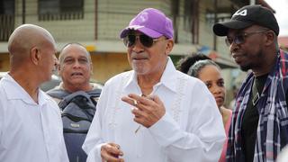 Surinam: expresidente Bourtese acusado de asesinar a 15 opositores visita cuartel durante juicio