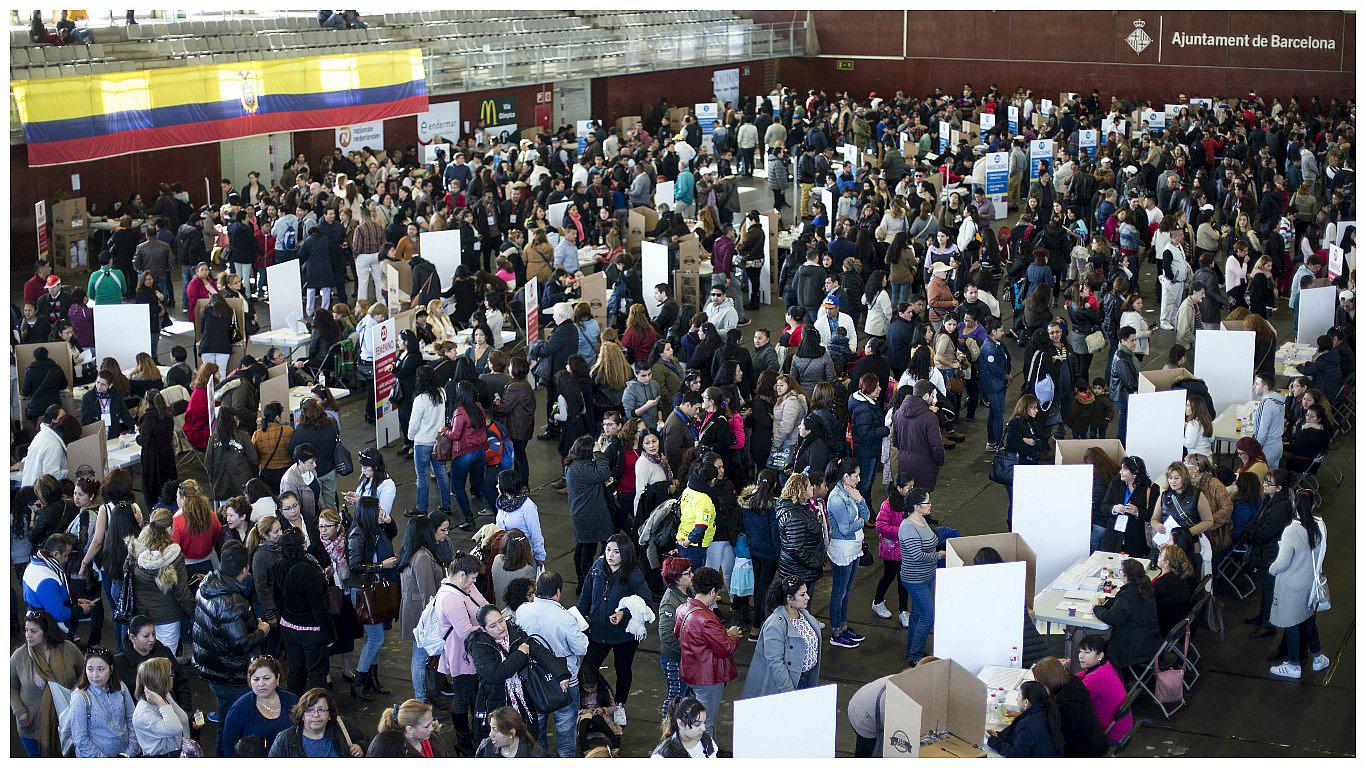 Elecciones en Ecuador: votantes acuden a las urnas para elegir al sucesor de Rafael Correa (VIDEO)