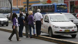 Taxis transportarán solo dos pasajeros para evitar contagios
