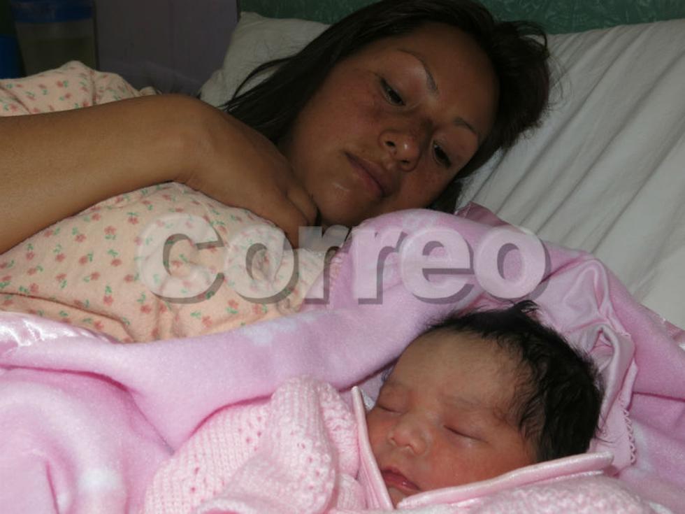 Preciosas niñas son las primeras bebés del 2014 (VIDEO)