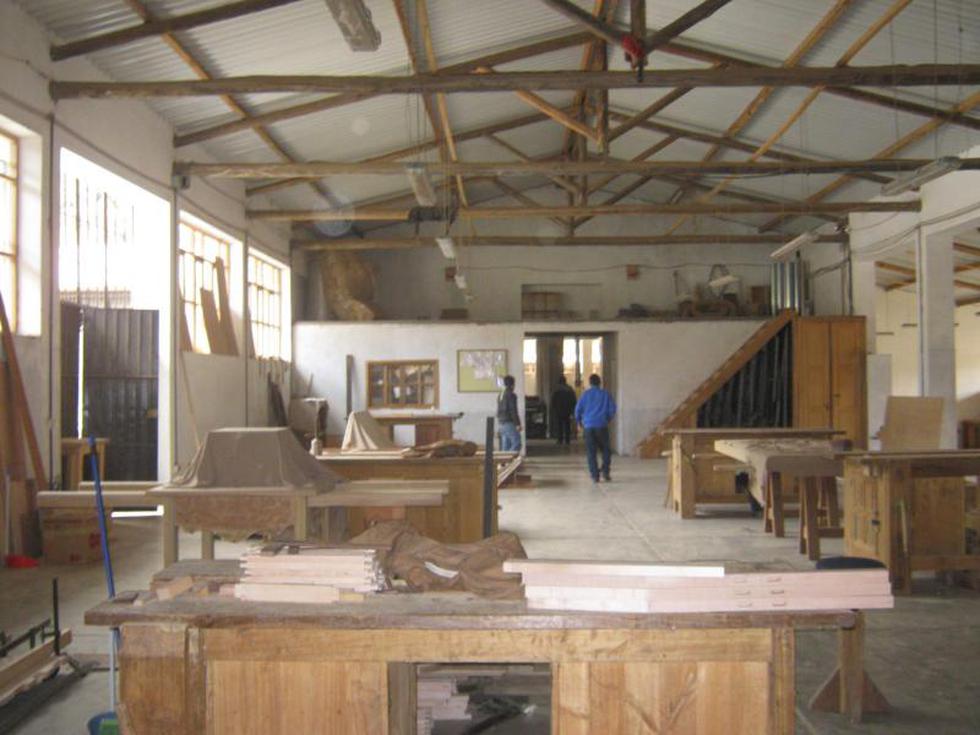 Operación Mato Grosso capacita a jóvenes de familias pobres para fabricar  muebles de exportación