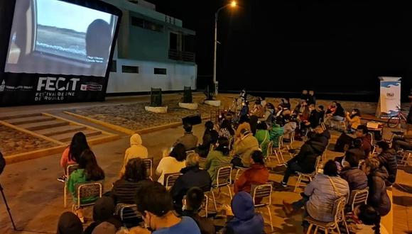 El Festival de Cine de Trujillo continúa con su caravana y llegó al distrito de Huanchaco. (Foto: Fecit)