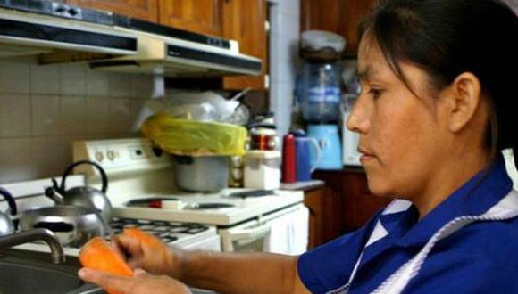 Representante del gremio de trabajadoras del hogar señaló que la norma está vigente desde octubre del 2020, pero que aún no cuenta con reglamento.  (Foto referencial: Andina)