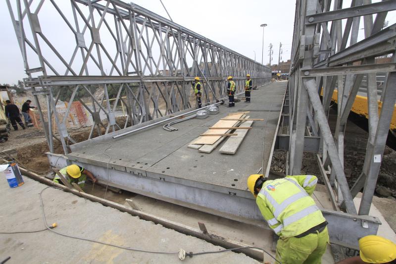 Mañana reabren puente en avenida Universitaria